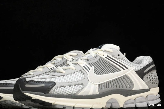  Vomero Vast Zoom  5 BV1358-001 Nike Grey 1012
